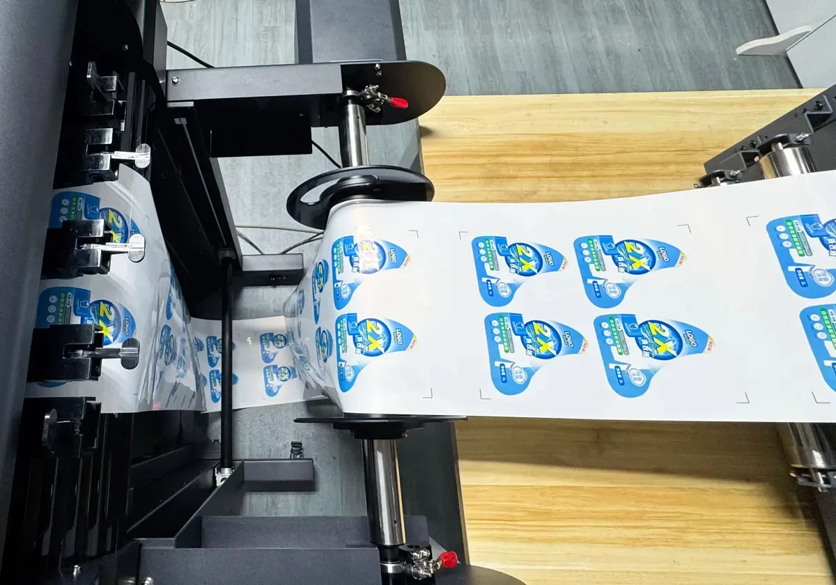 Roll-to-Roll continuous cutting